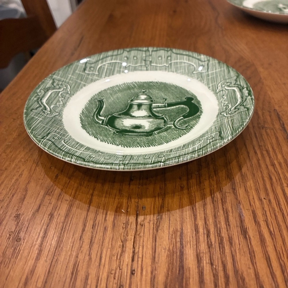 Royal China the old curiosity shop saucer made in the USA 1950-1960 green